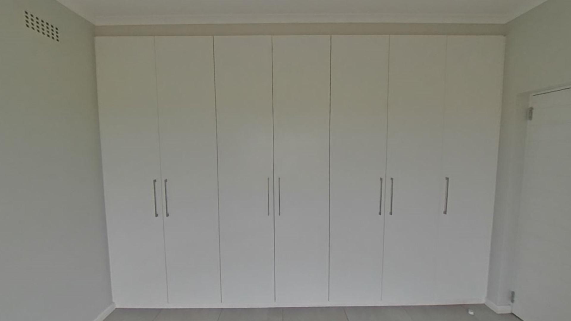 Main Bedroom - 17 square meters of property in Ballitoville