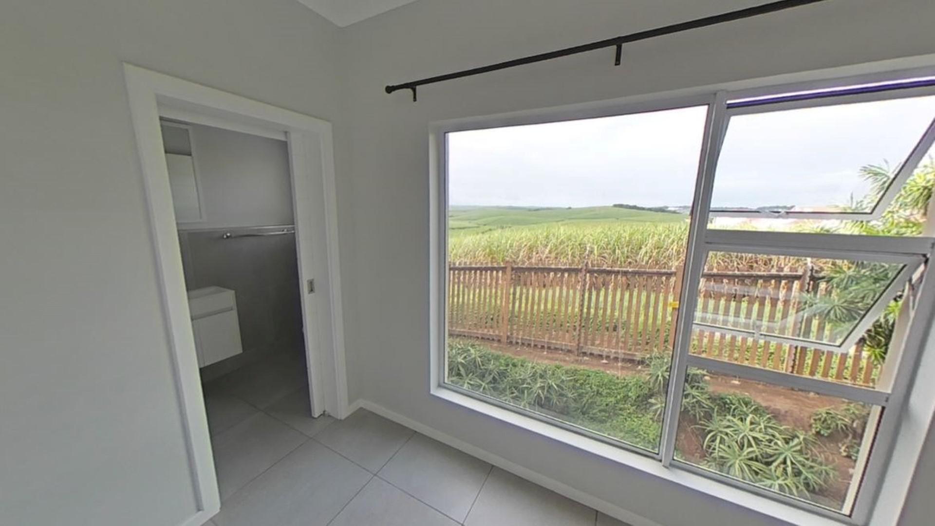 Main Bedroom - 17 square meters of property in Ballitoville