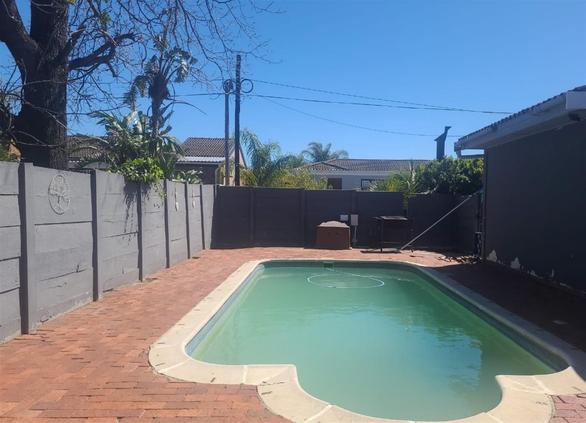 Swimming Pool of property in Paarl