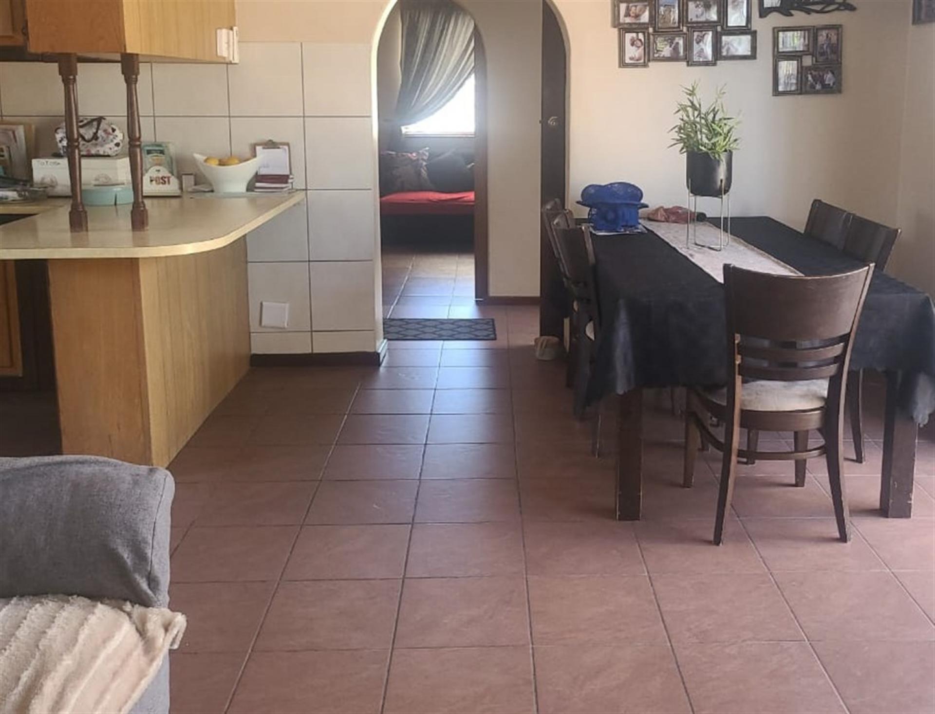 Dining Room of property in Paarl