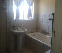 Bathroom 2 of property in Paarl