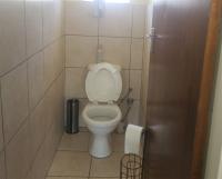 Bathroom 2 of property in Paarl
