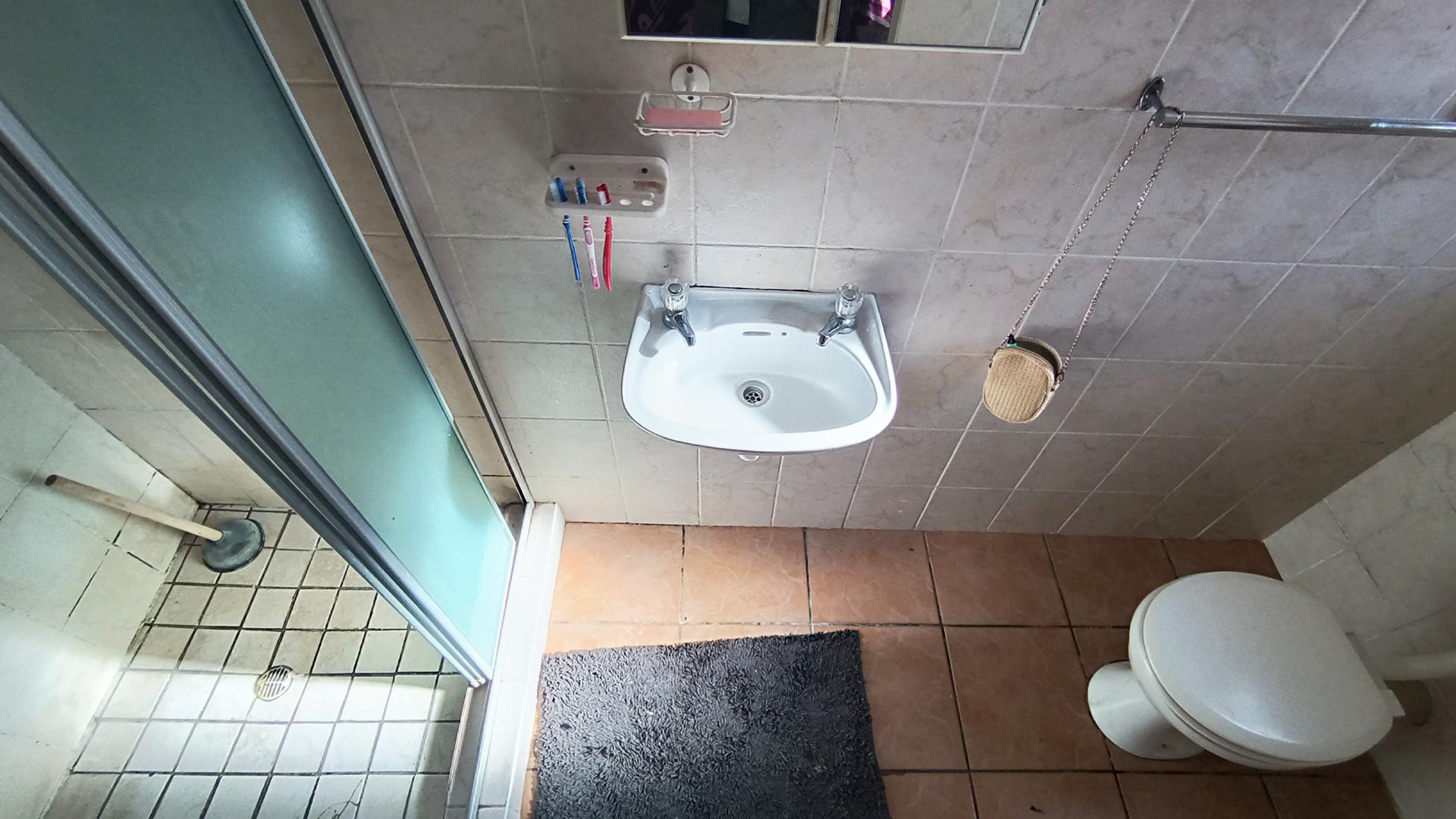 Main Bathroom - 4 square meters of property in Parklands