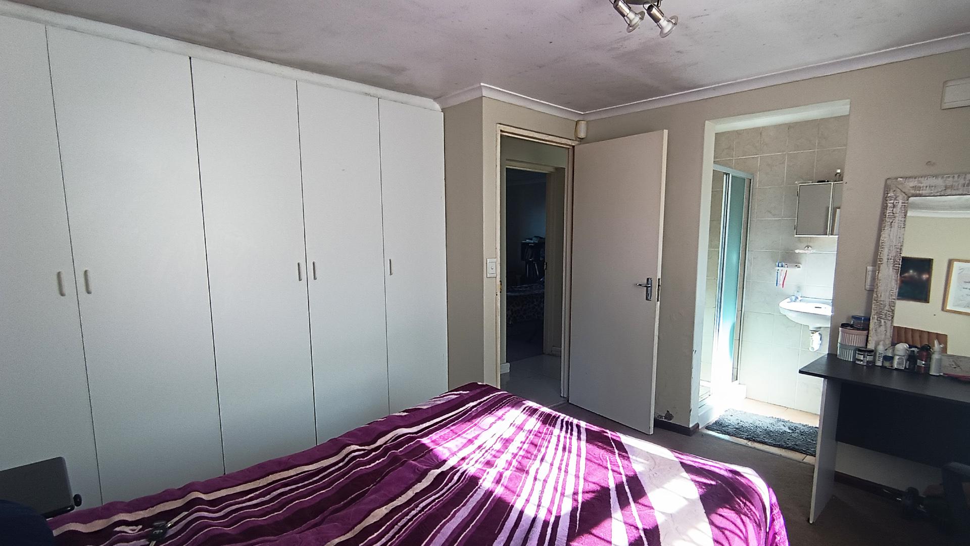 Main Bedroom - 15 square meters of property in Parklands