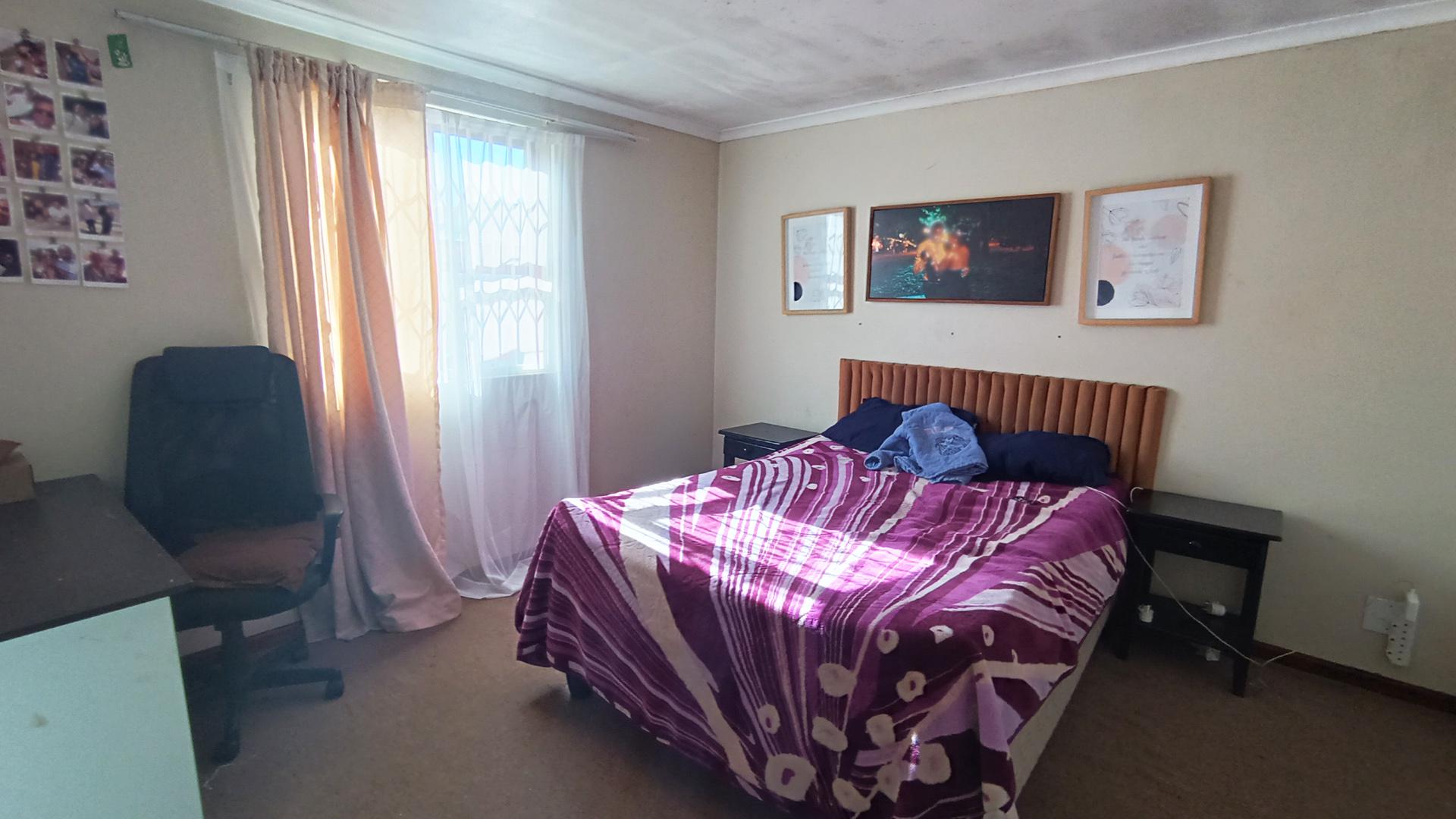 Main Bedroom - 15 square meters of property in Parklands