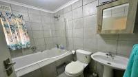 Bathroom 1 of property in Heuweloord