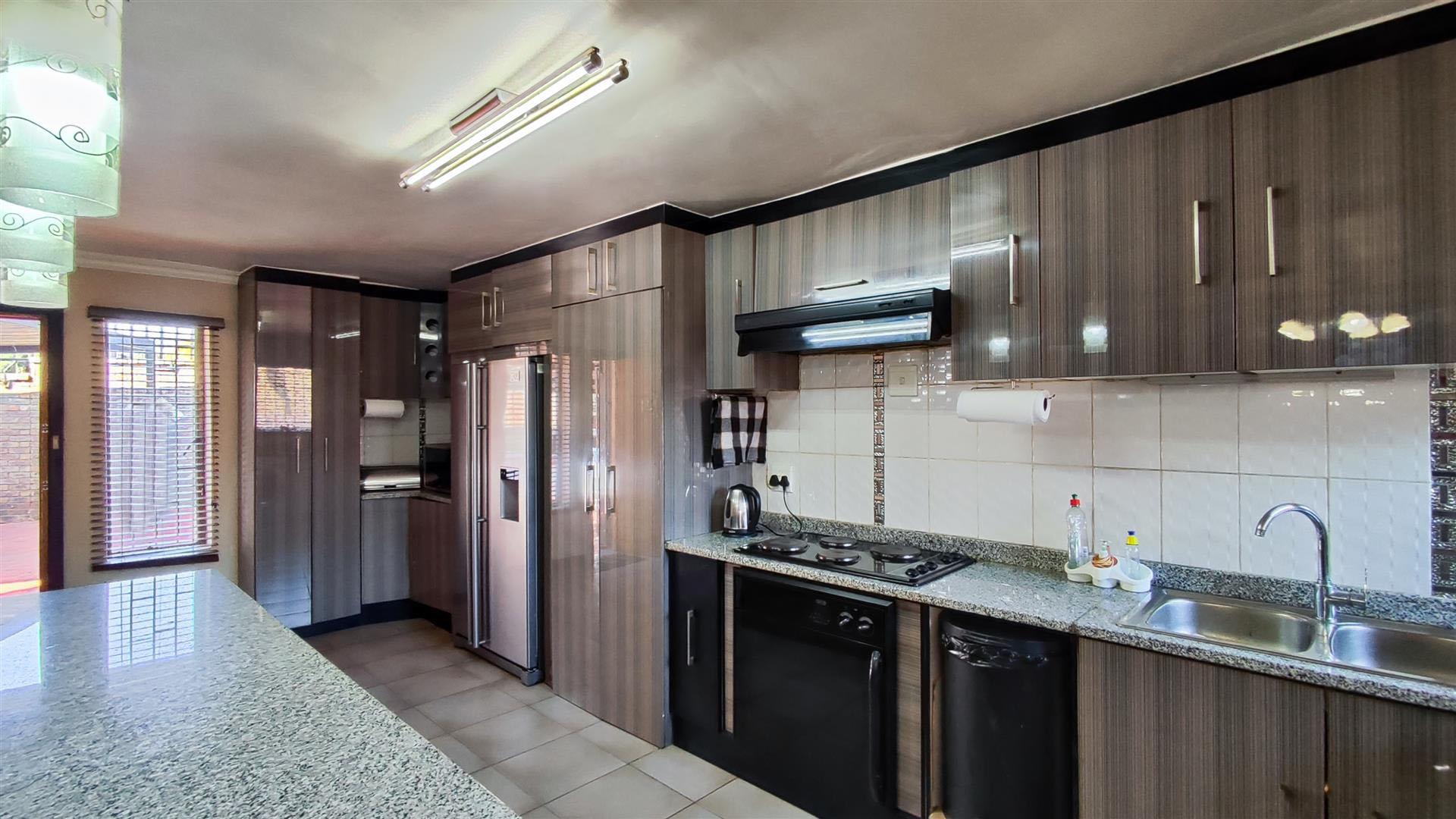 Kitchen - 22 square meters of property in Elandspark