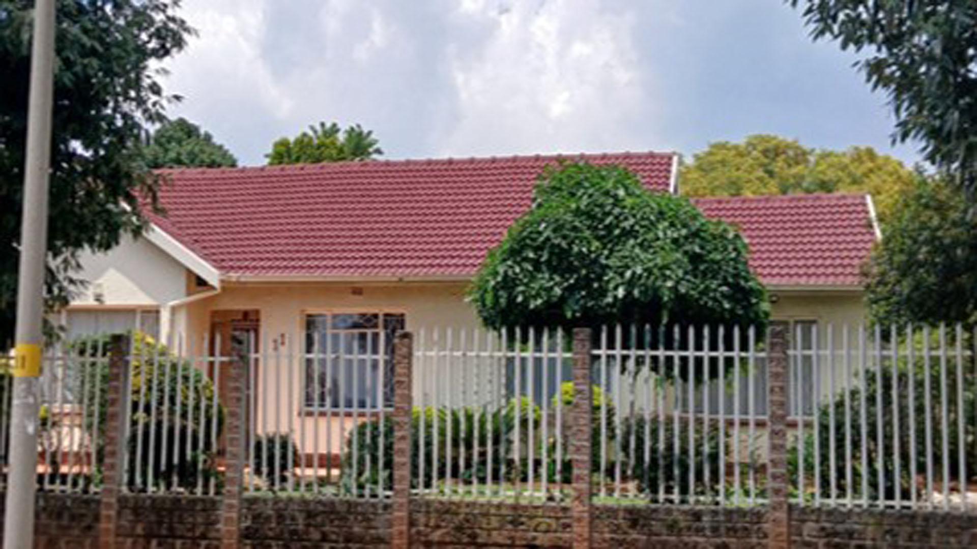 Front View of property in Norkem park