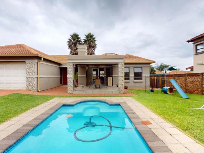 3 Bedroom House for Sale For Sale in Parkrand - MR675269