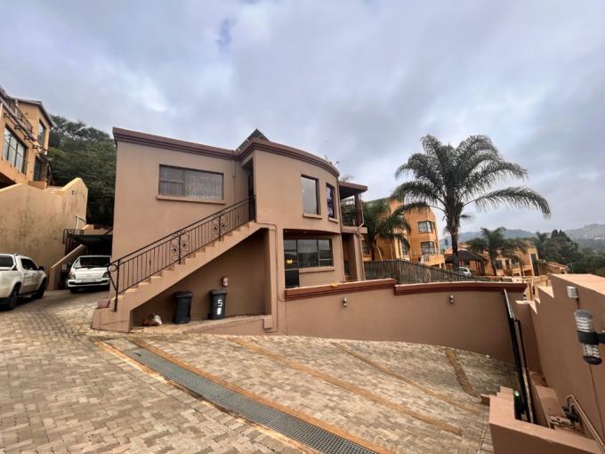 4 Bedroom Simplex for Sale For Sale in Glenvista - MR675307