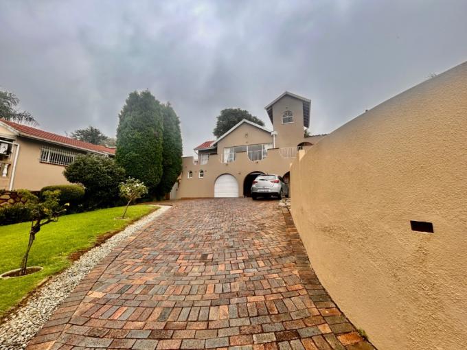 3 Bedroom House for Sale For Sale in Glenvista - MR675308