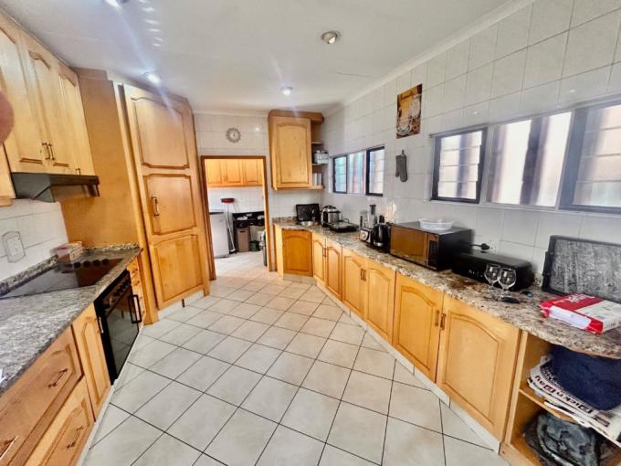 4 Bedroom House for Sale For Sale in Glenvista - MR675309