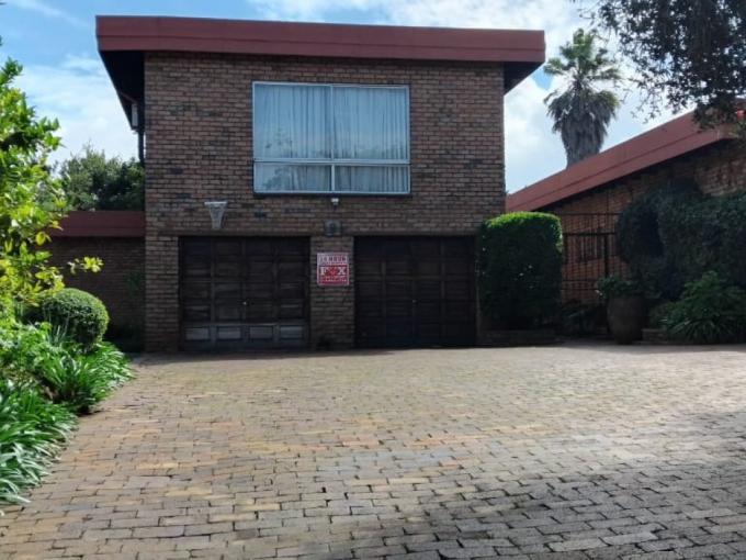 4 Bedroom House for Sale For Sale in Glenvista - MR675312