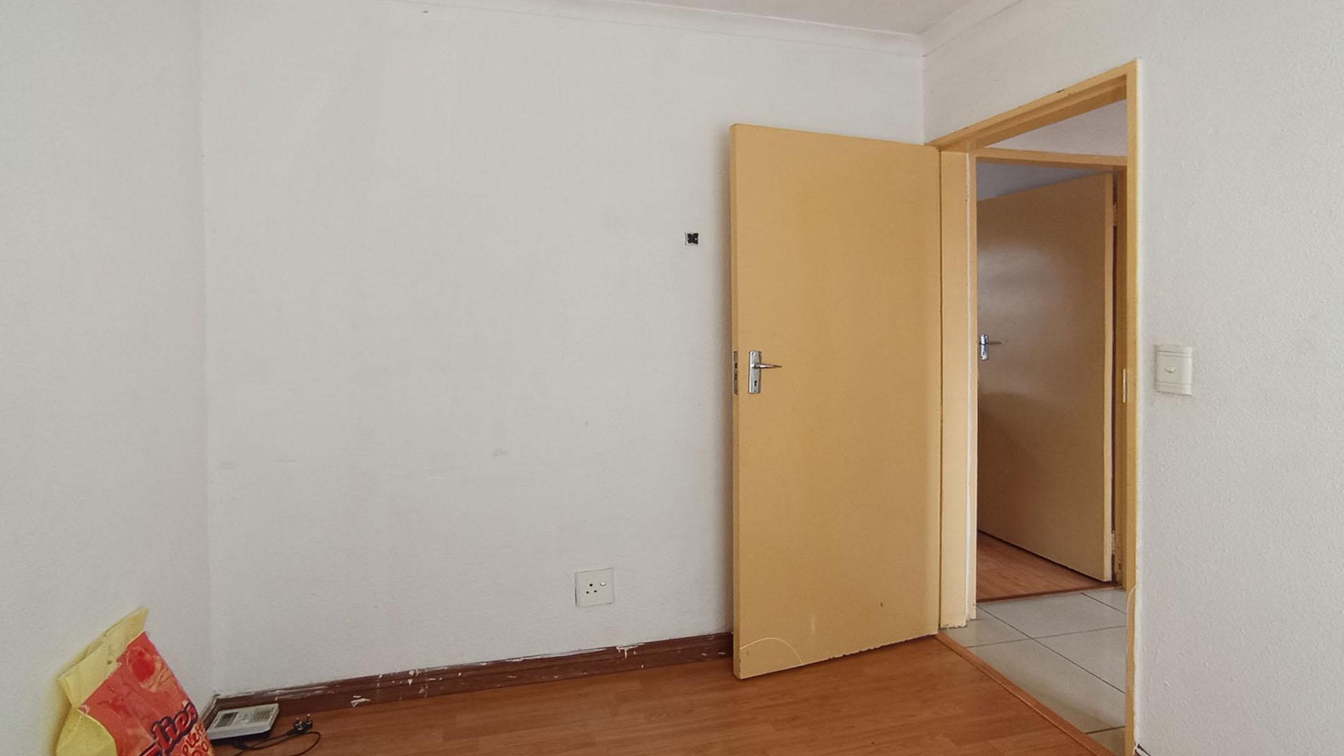 Bed Room 1 - 8 square meters of property in Soshanguve East