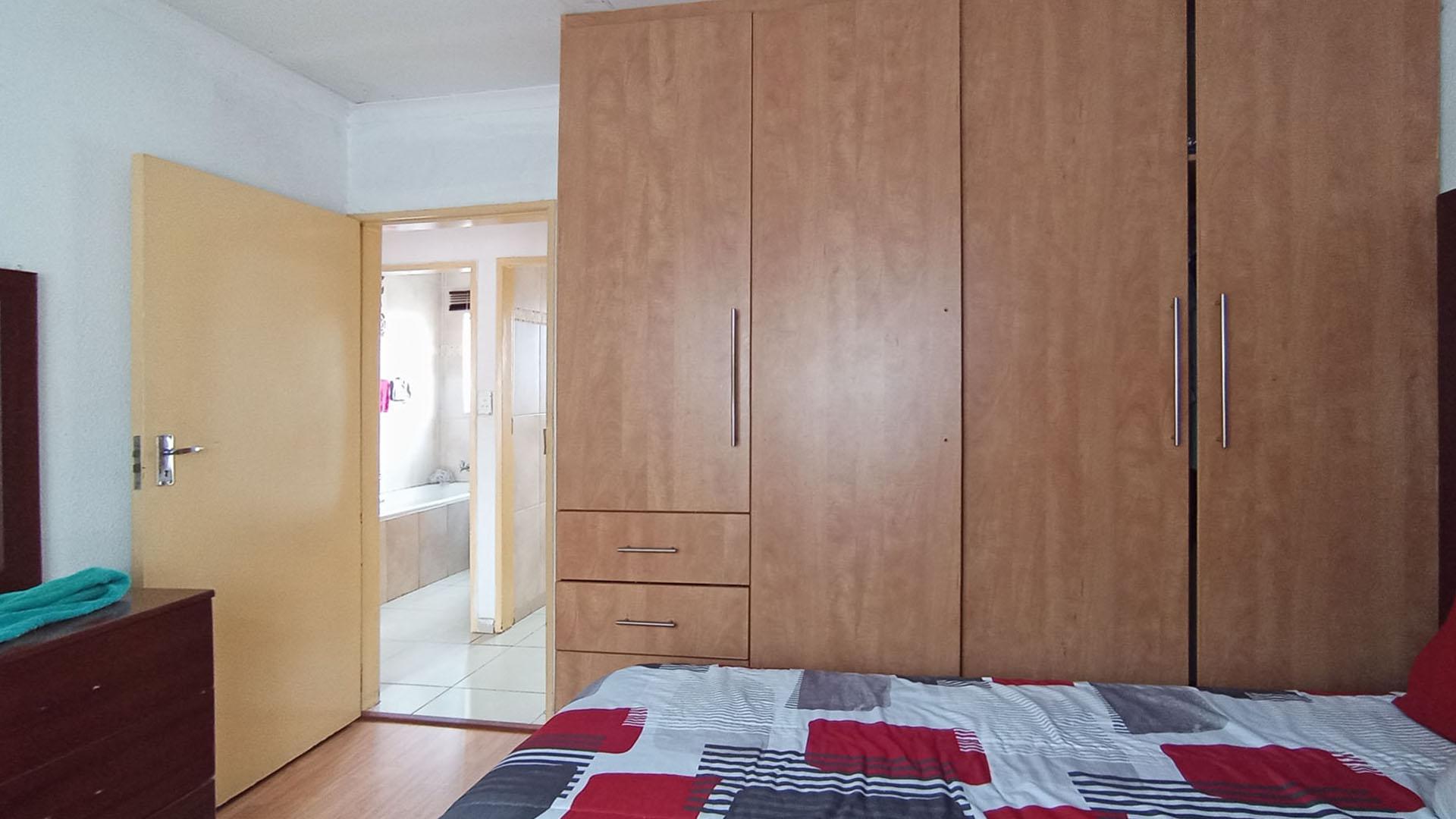 Bed Room 2 - 12 square meters of property in Soshanguve East