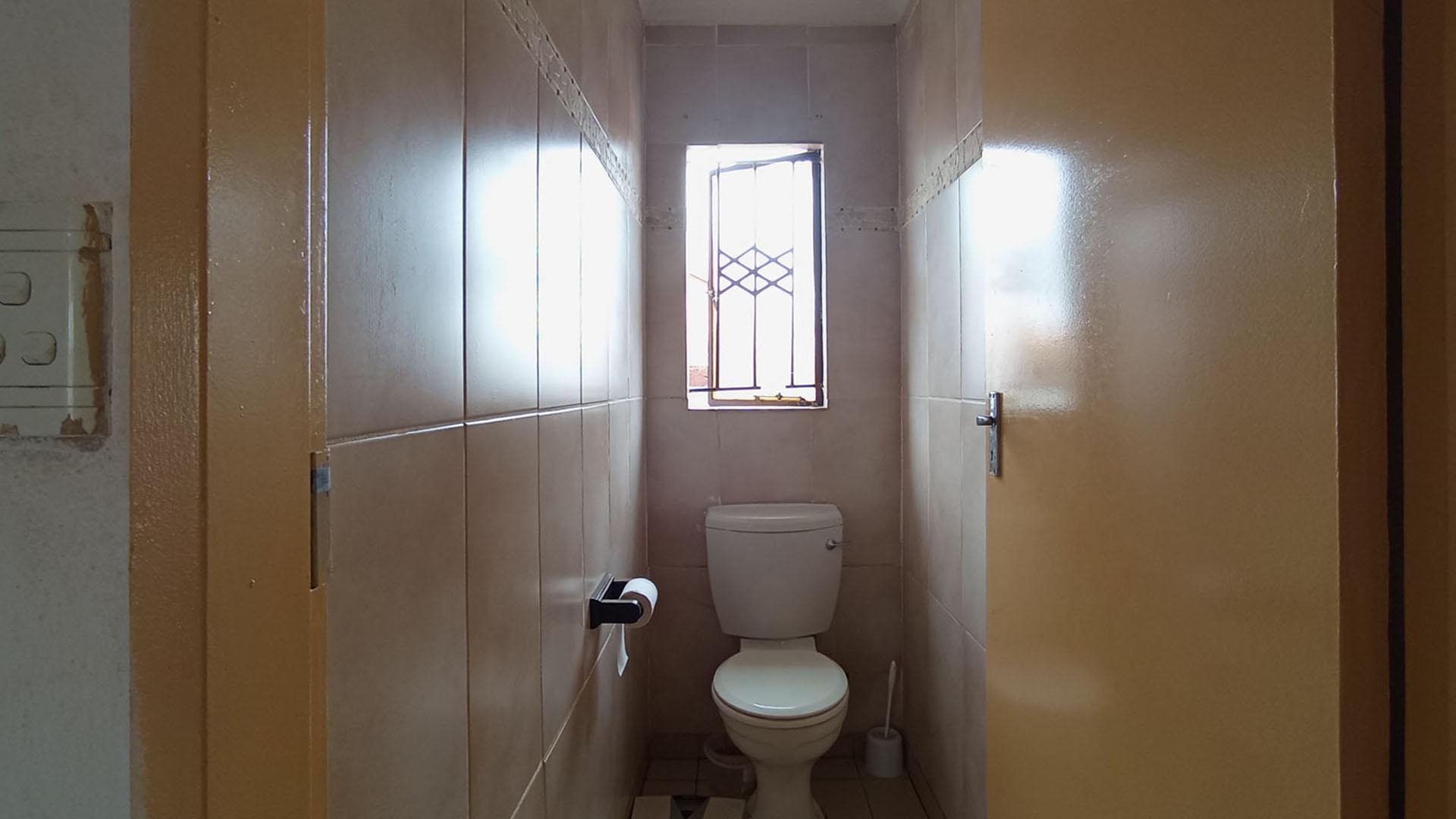 Bathroom 1 - 6 square meters of property in Soshanguve East