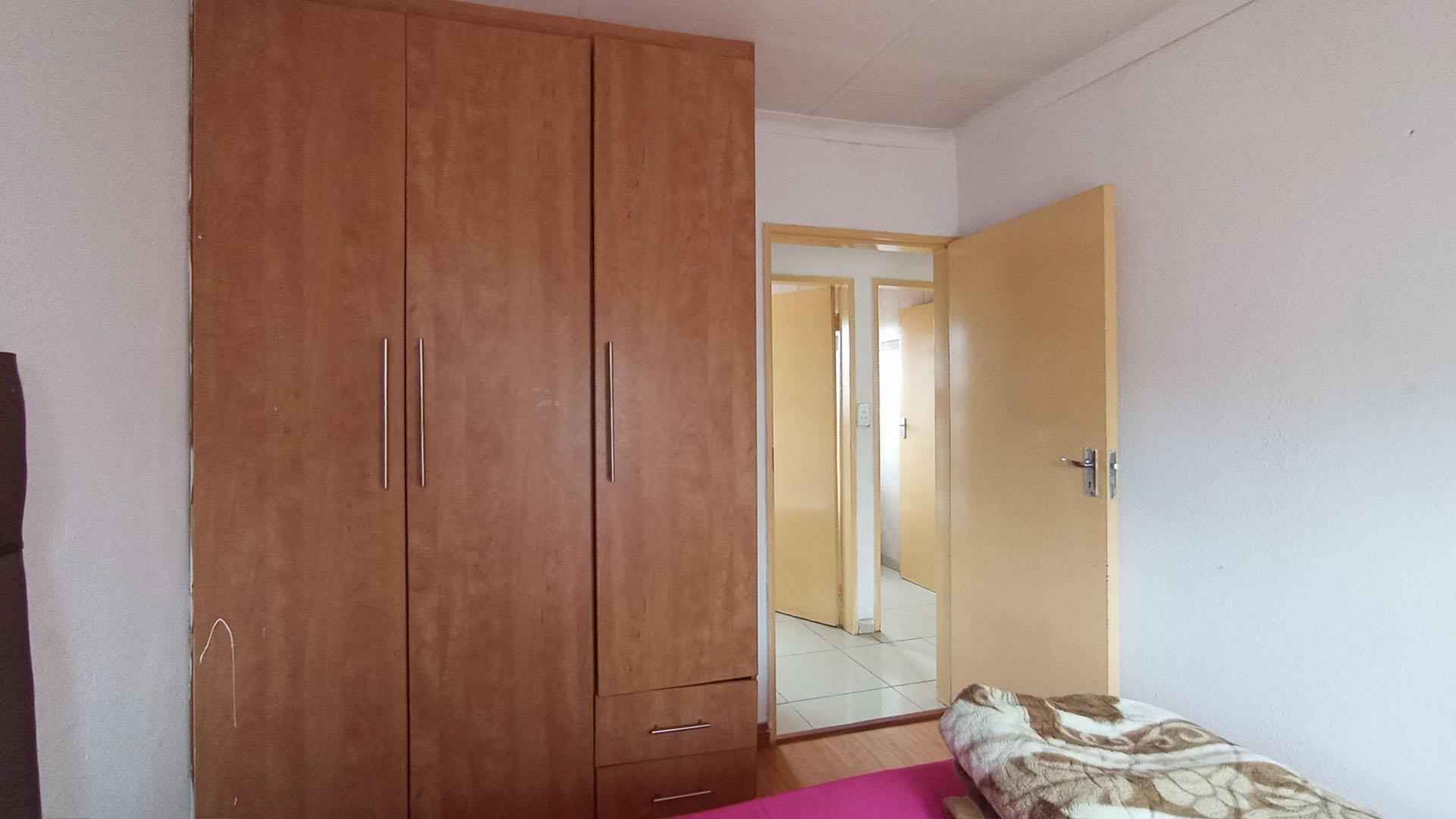 Bed Room 3 - 9 square meters of property in Soshanguve East