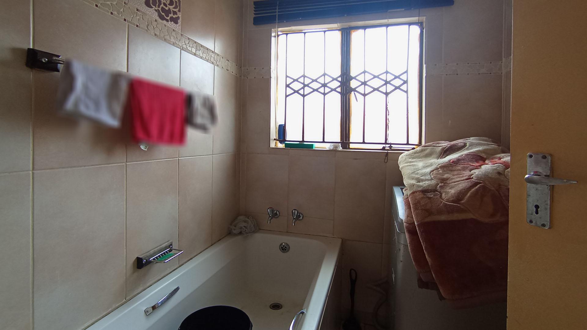 Bathroom 1 - 6 square meters of property in Soshanguve East