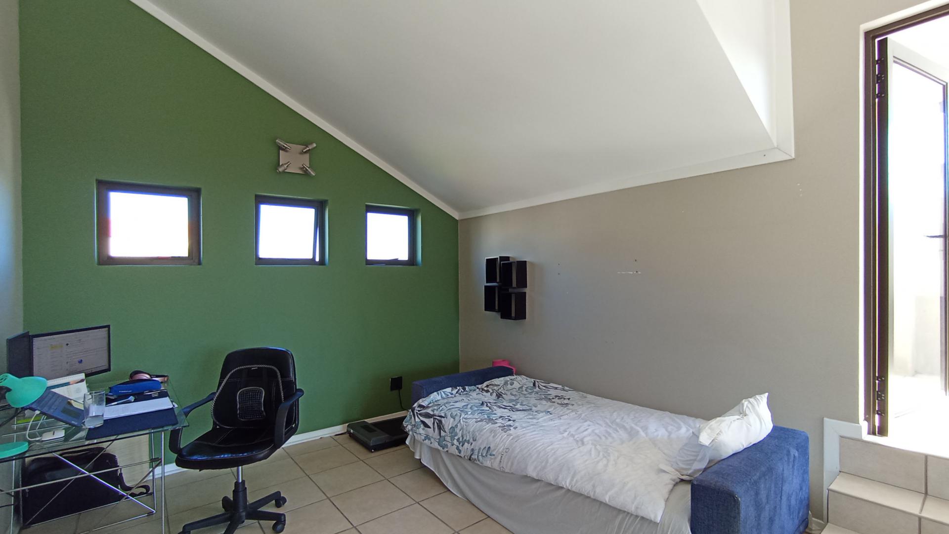 Spaces - 36 square meters of property in Douglasdale