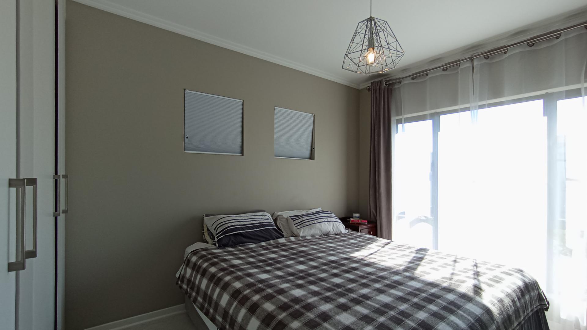 Bed Room 1 - 13 square meters of property in Douglasdale