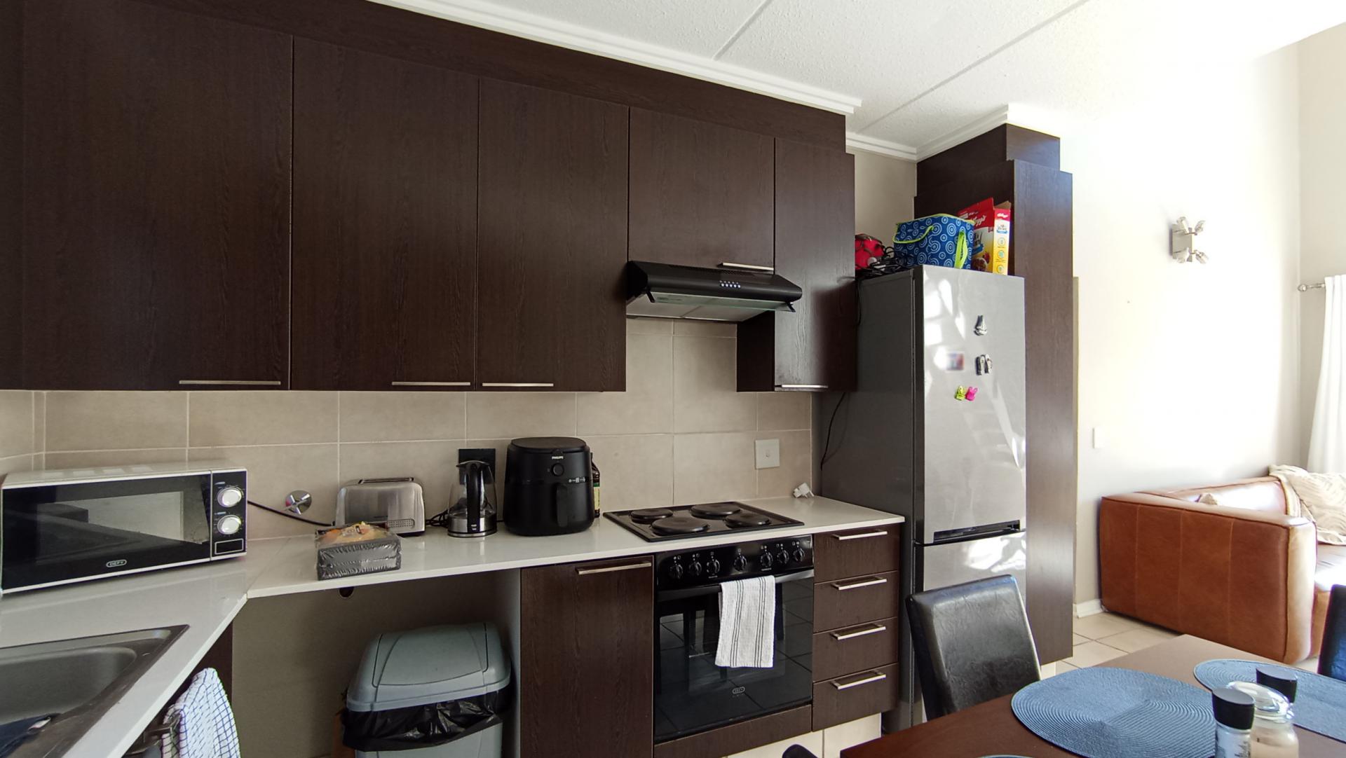 Kitchen - 14 square meters of property in Douglasdale