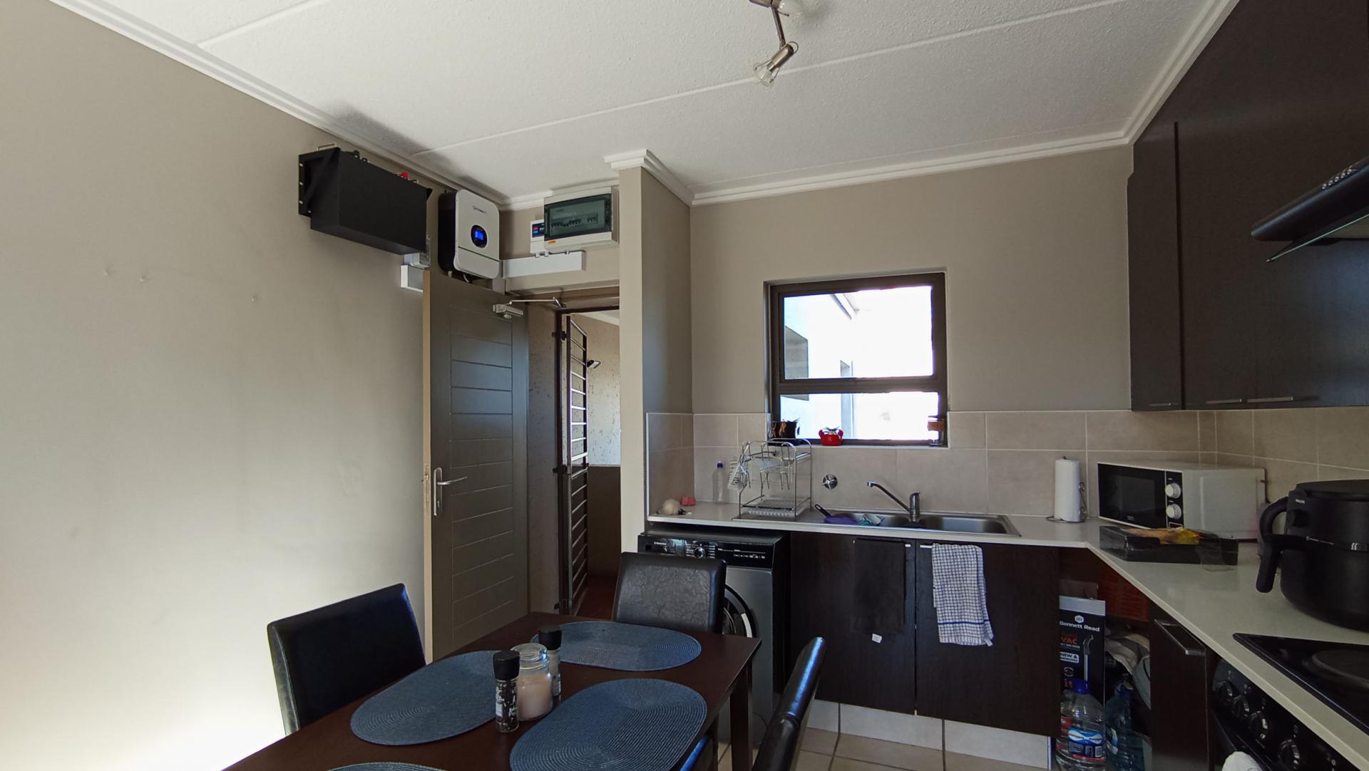 Kitchen - 14 square meters of property in Douglasdale