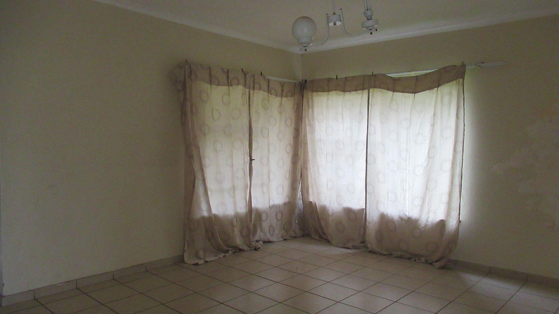 Lounges - 24 square meters of property in Glenharvie