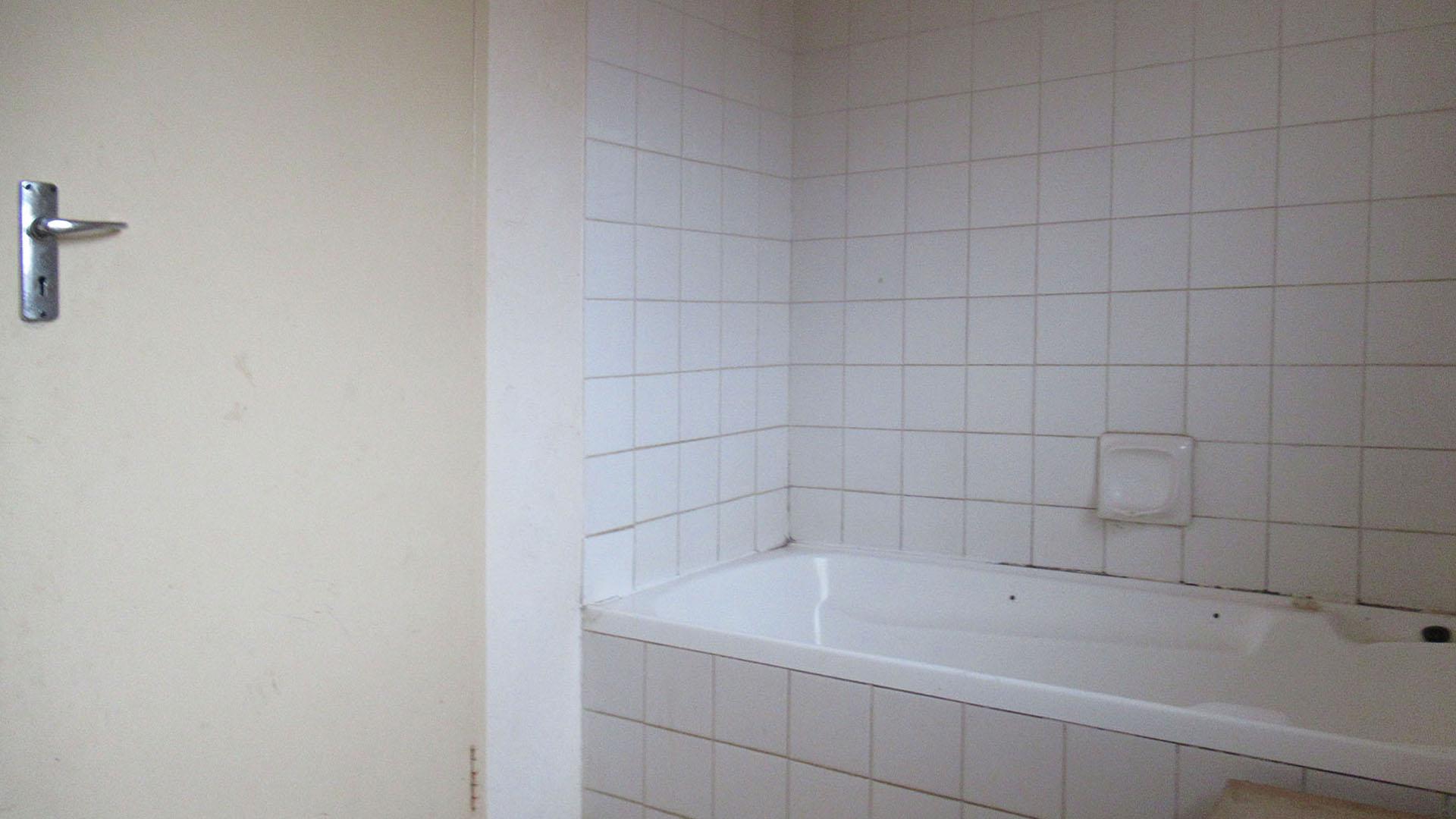 Bathroom 2 - 6 square meters of property in Glenharvie
