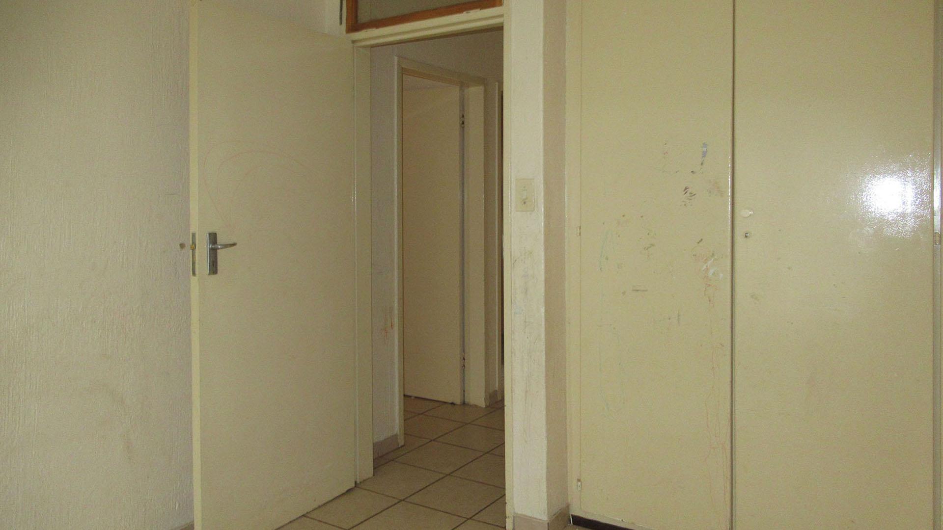 Bed Room 1 - 12 square meters of property in Glenharvie