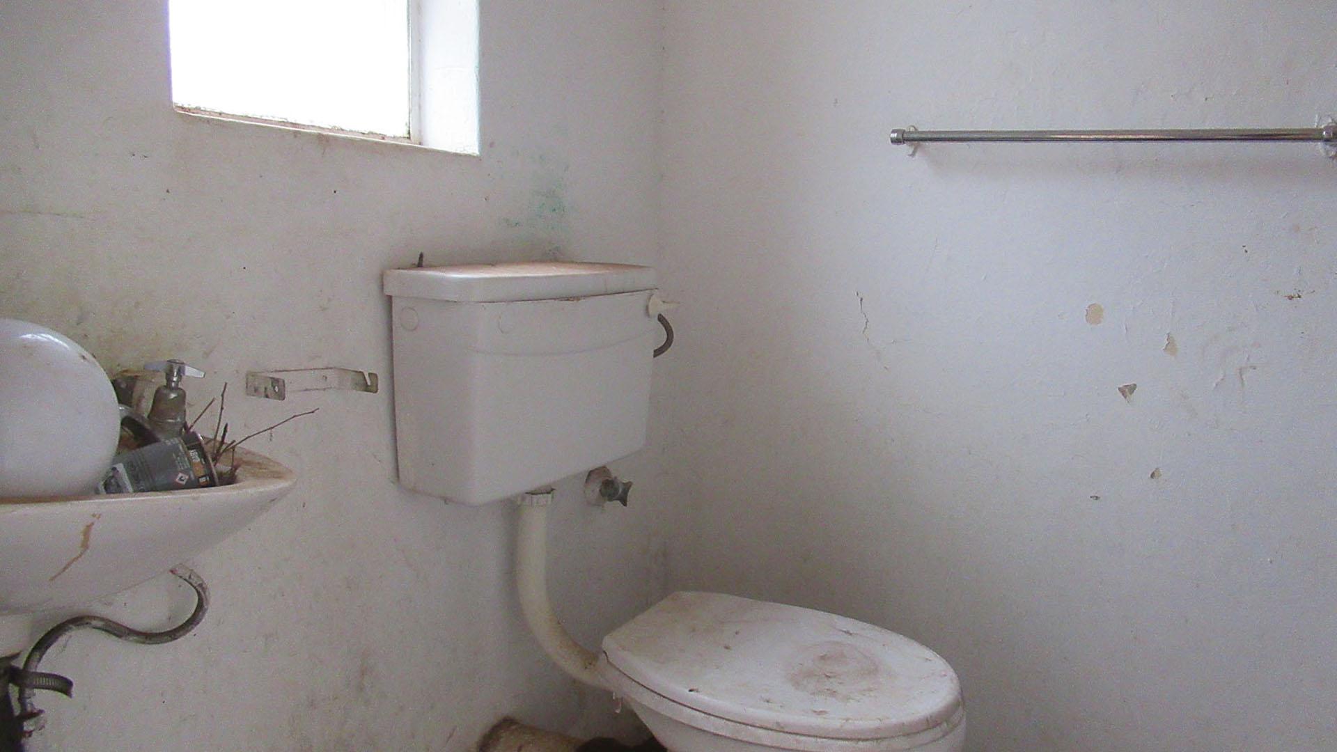 Staff Bathroom - 4 square meters of property in Glenharvie