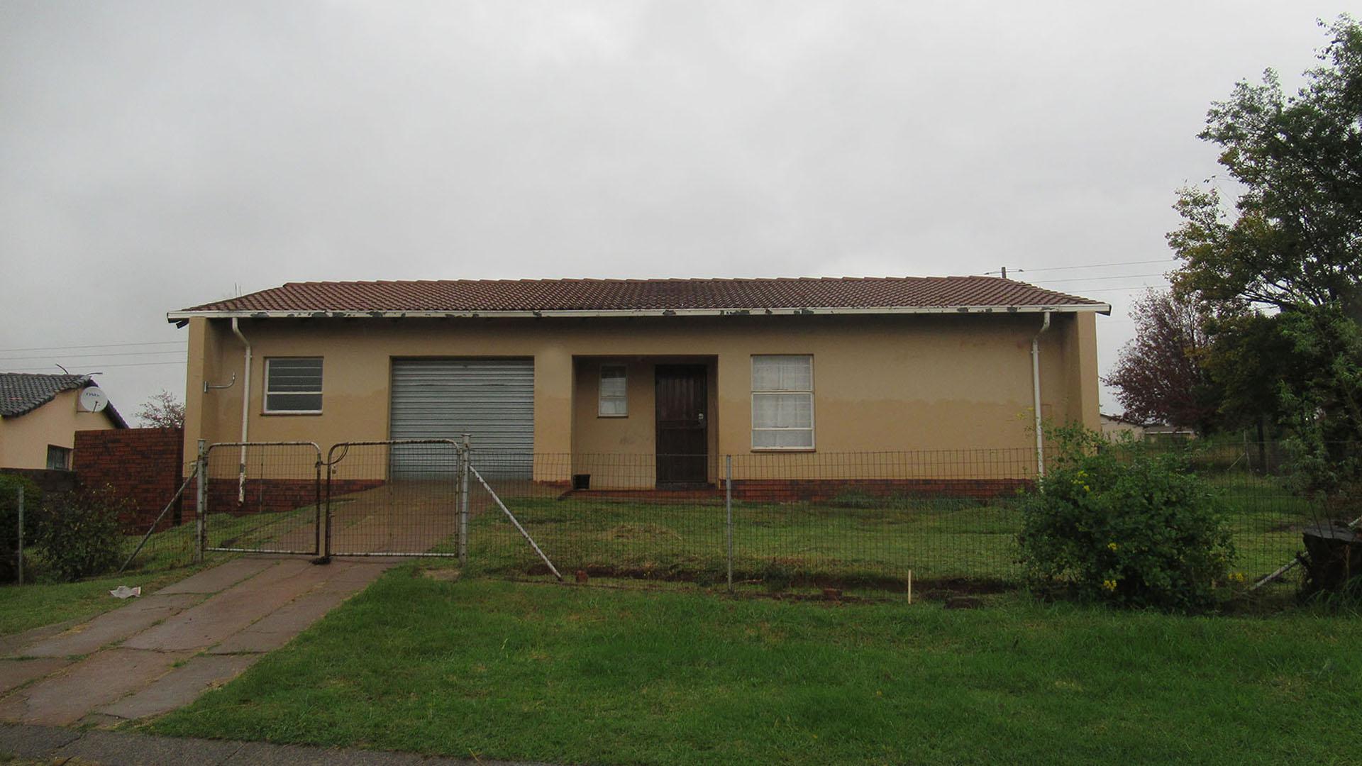 Front View of property in Glenharvie
