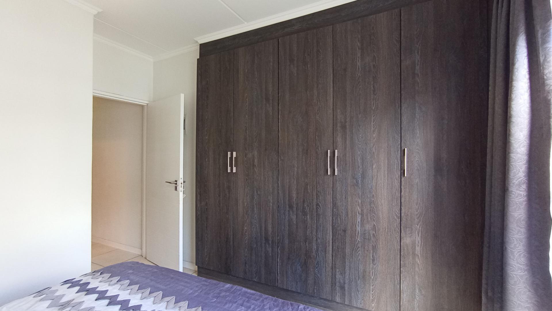 Bed Room 1 - 12 square meters of property in Greenstone Hill