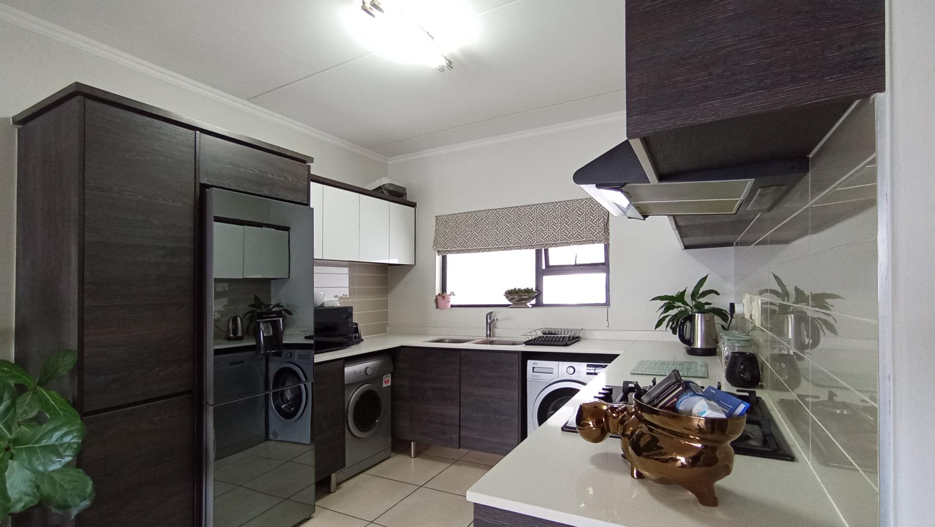 Kitchen - 11 square meters of property in Greenstone Hill