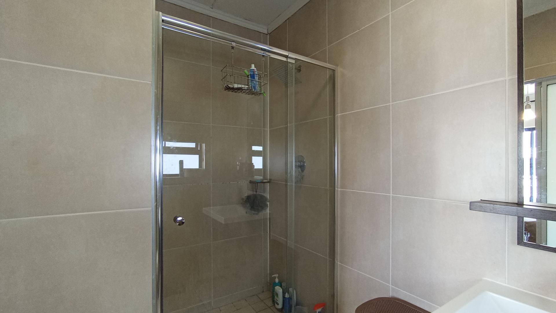 Main Bathroom - 5 square meters of property in Greenstone Hill