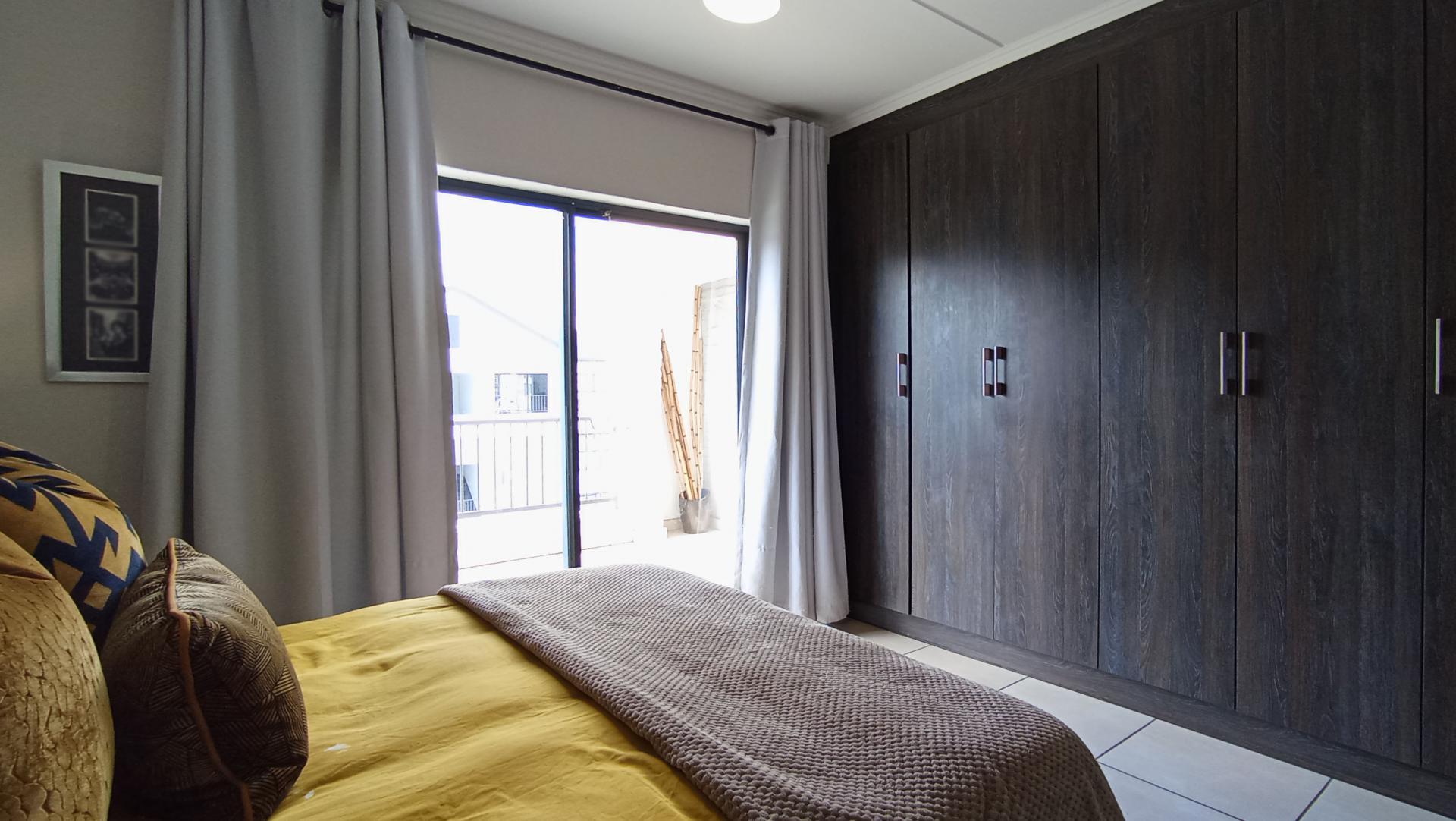 Main Bedroom - 20 square meters of property in Greenstone Hill