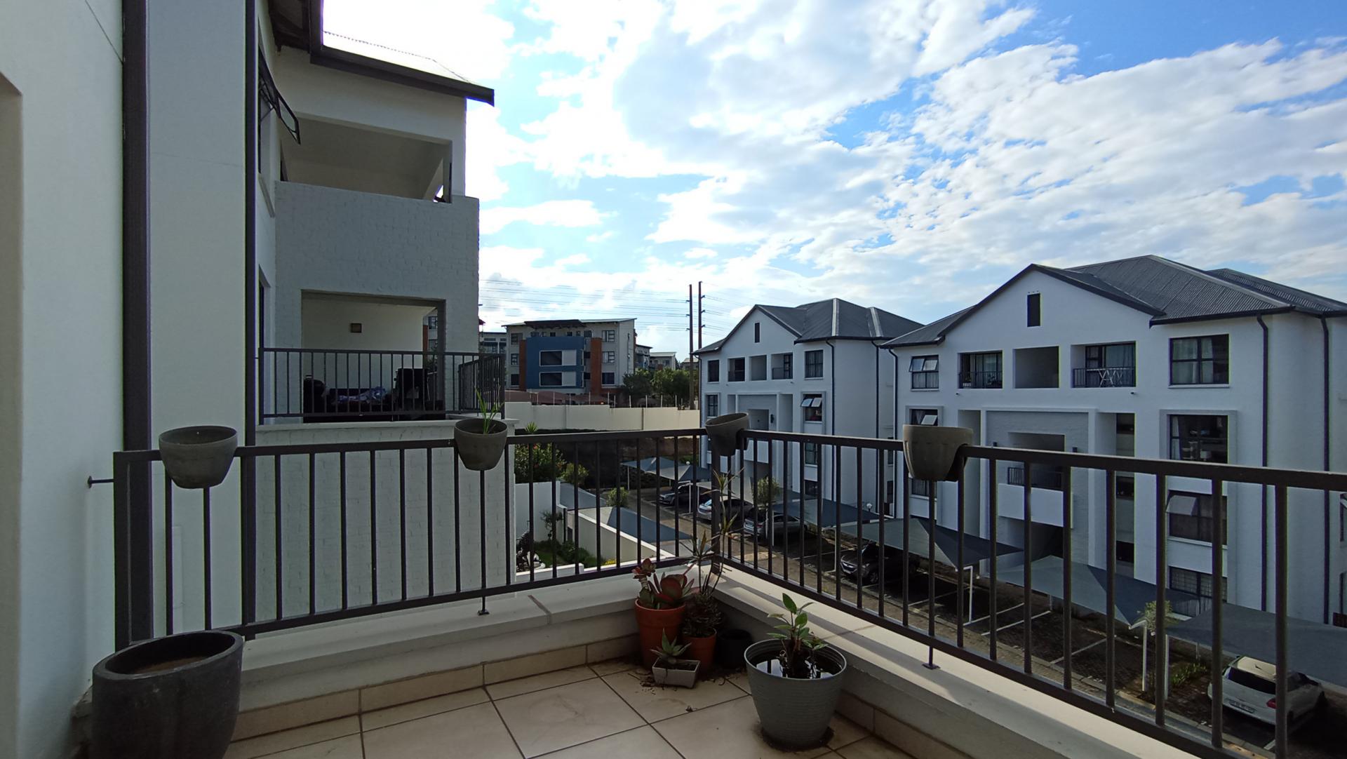 Balcony - 30 square meters of property in Greenstone Hill