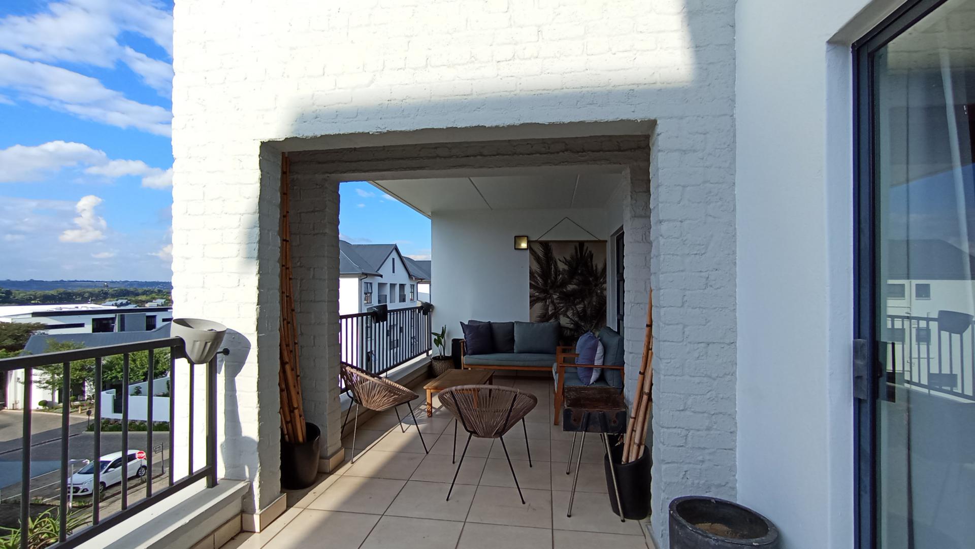 Balcony - 30 square meters of property in Greenstone Hill