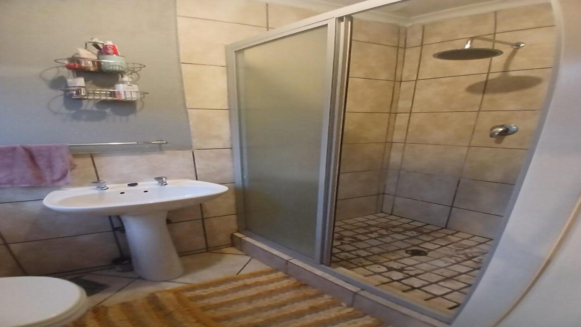 Bathroom 1 of property in Duvha Park