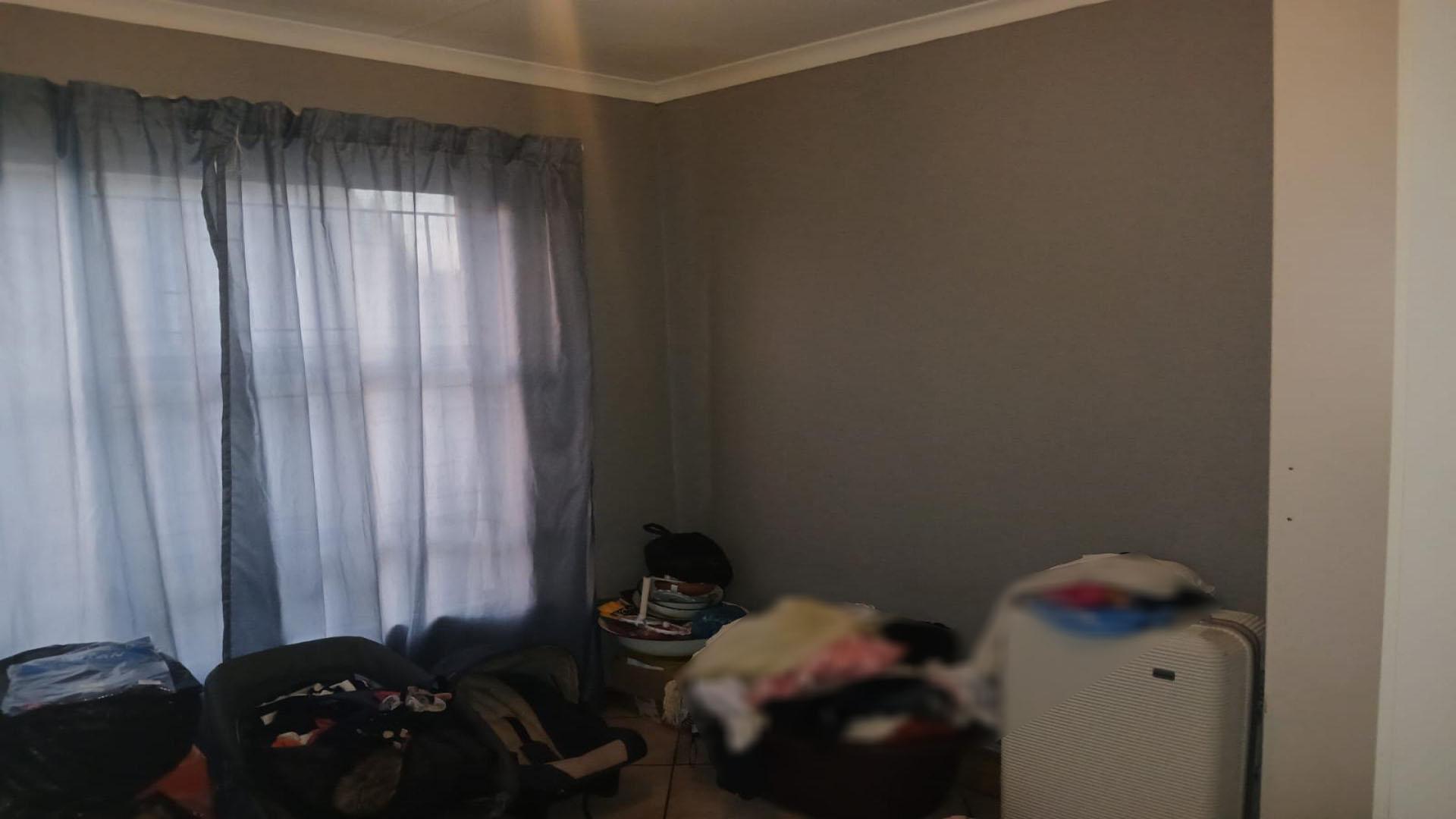 Bed Room 1 of property in Duvha Park