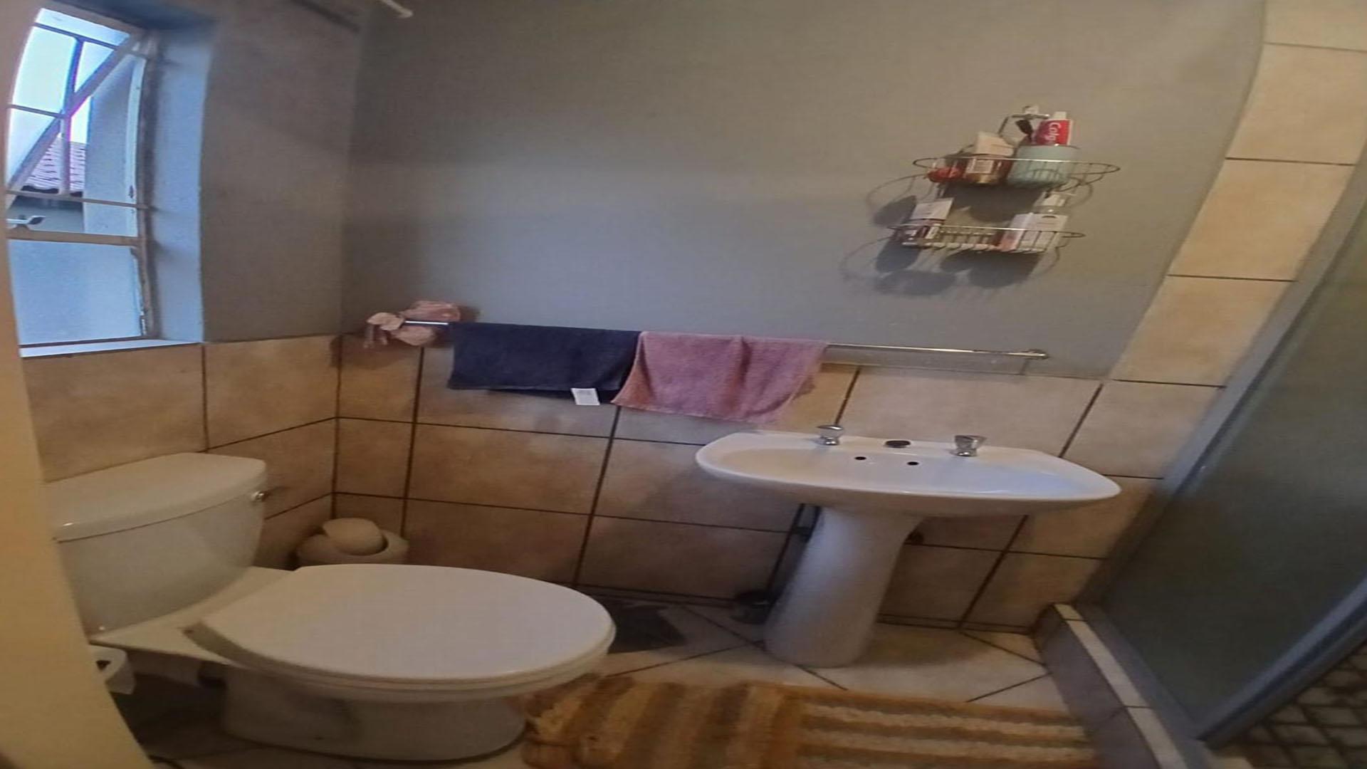 Bathroom 1 of property in Duvha Park
