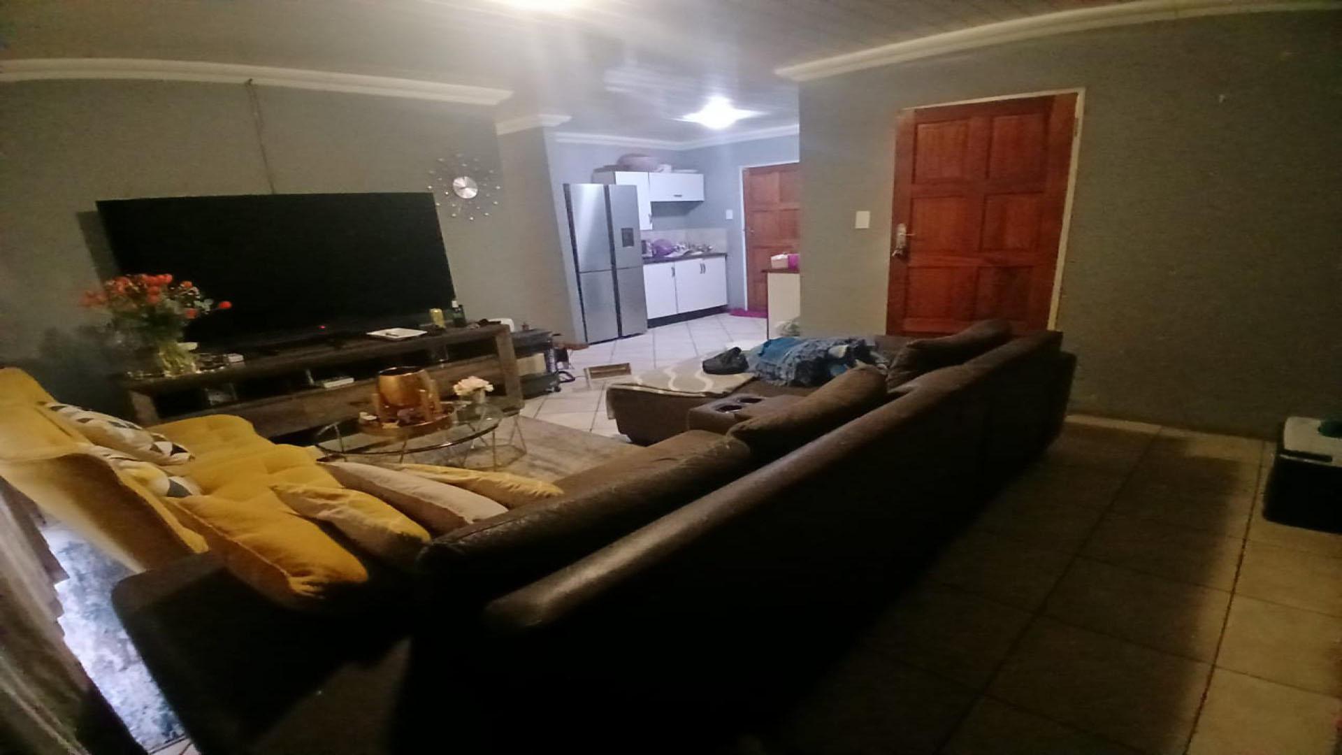 Lounges of property in Emalahleni (Witbank) 