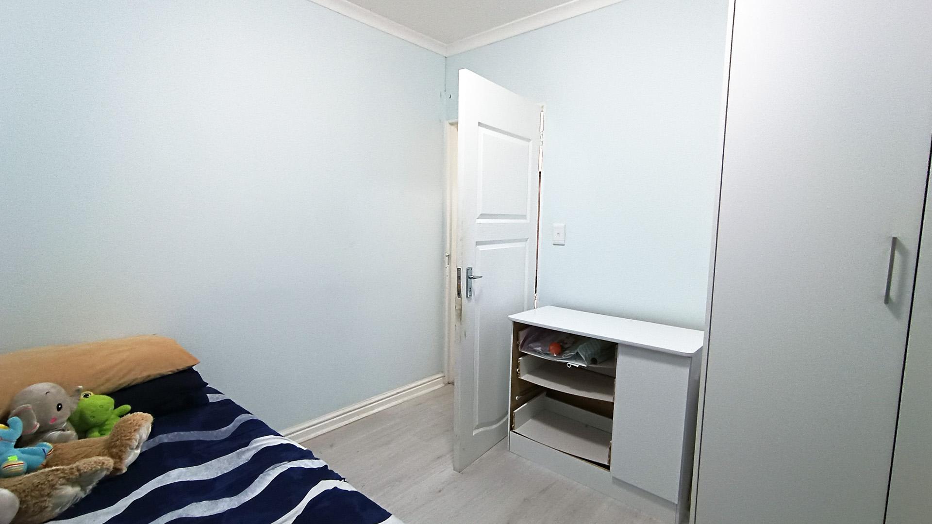 Bed Room 1 - 11 square meters of property in Protea Hoogte