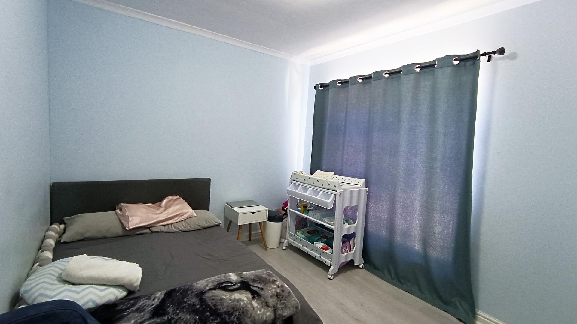 Bed Room 2 - 14 square meters of property in Protea Hoogte