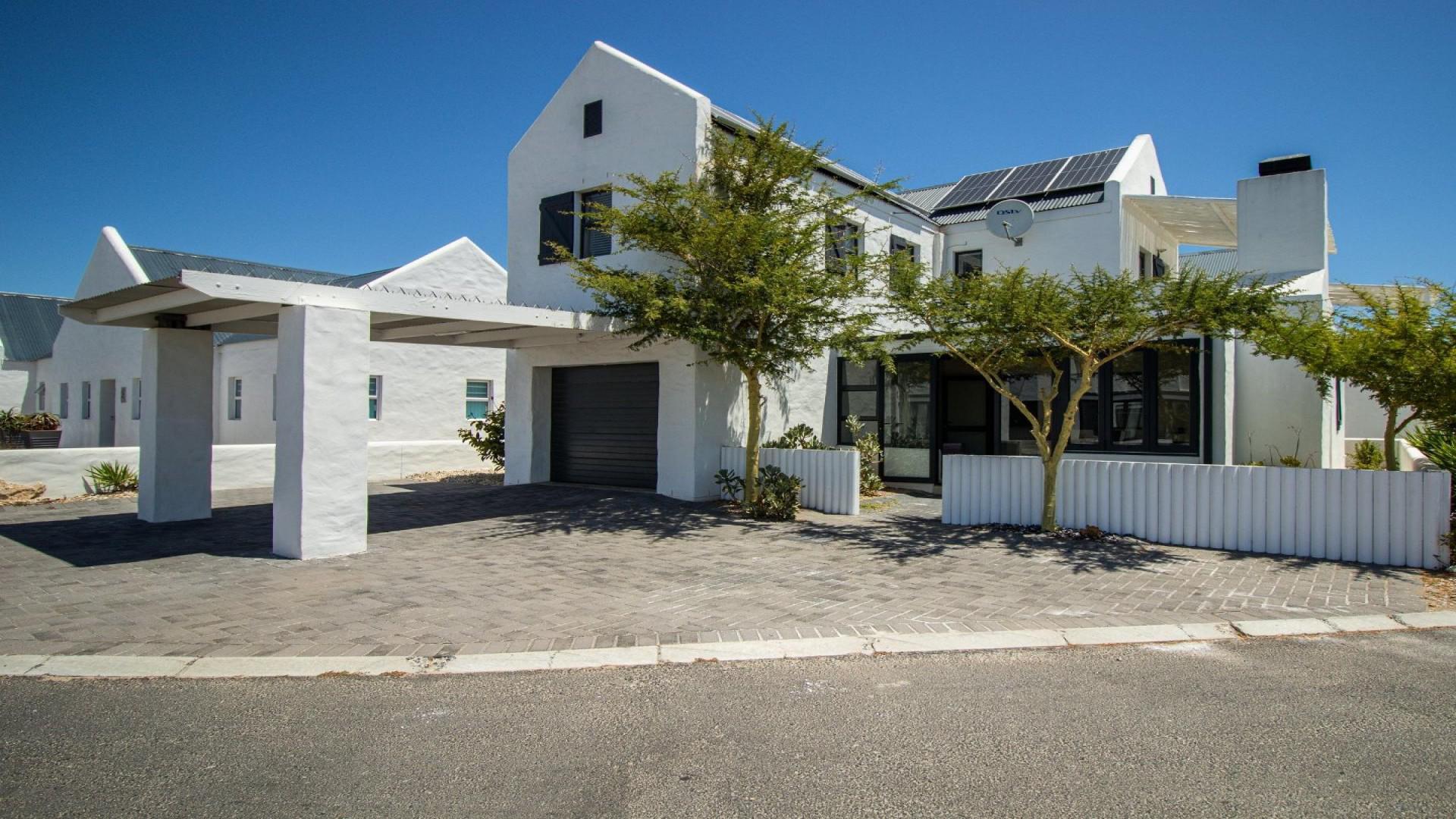 Front View of property in Yzerfontein