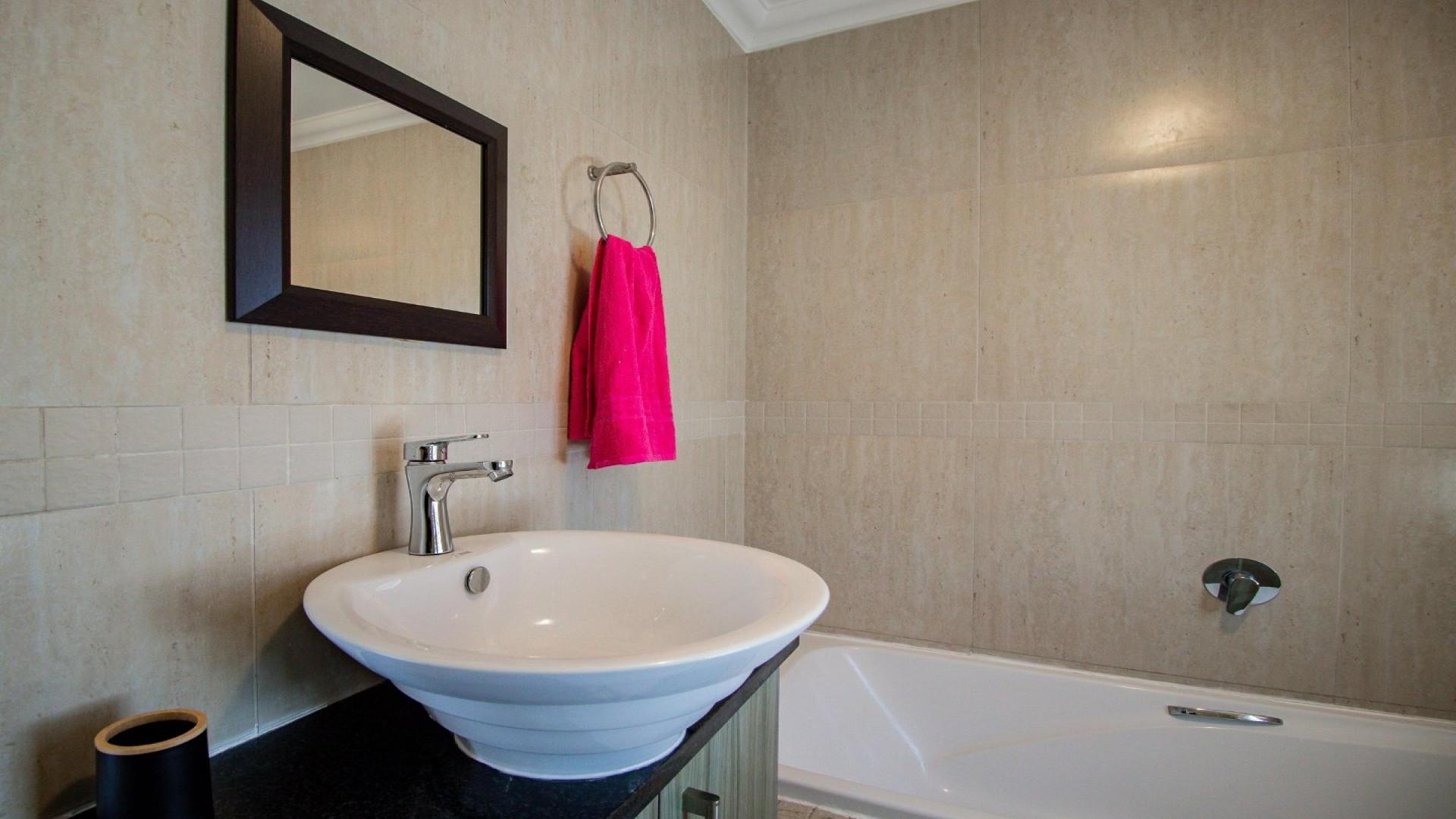 Bathroom 1 of property in Yzerfontein