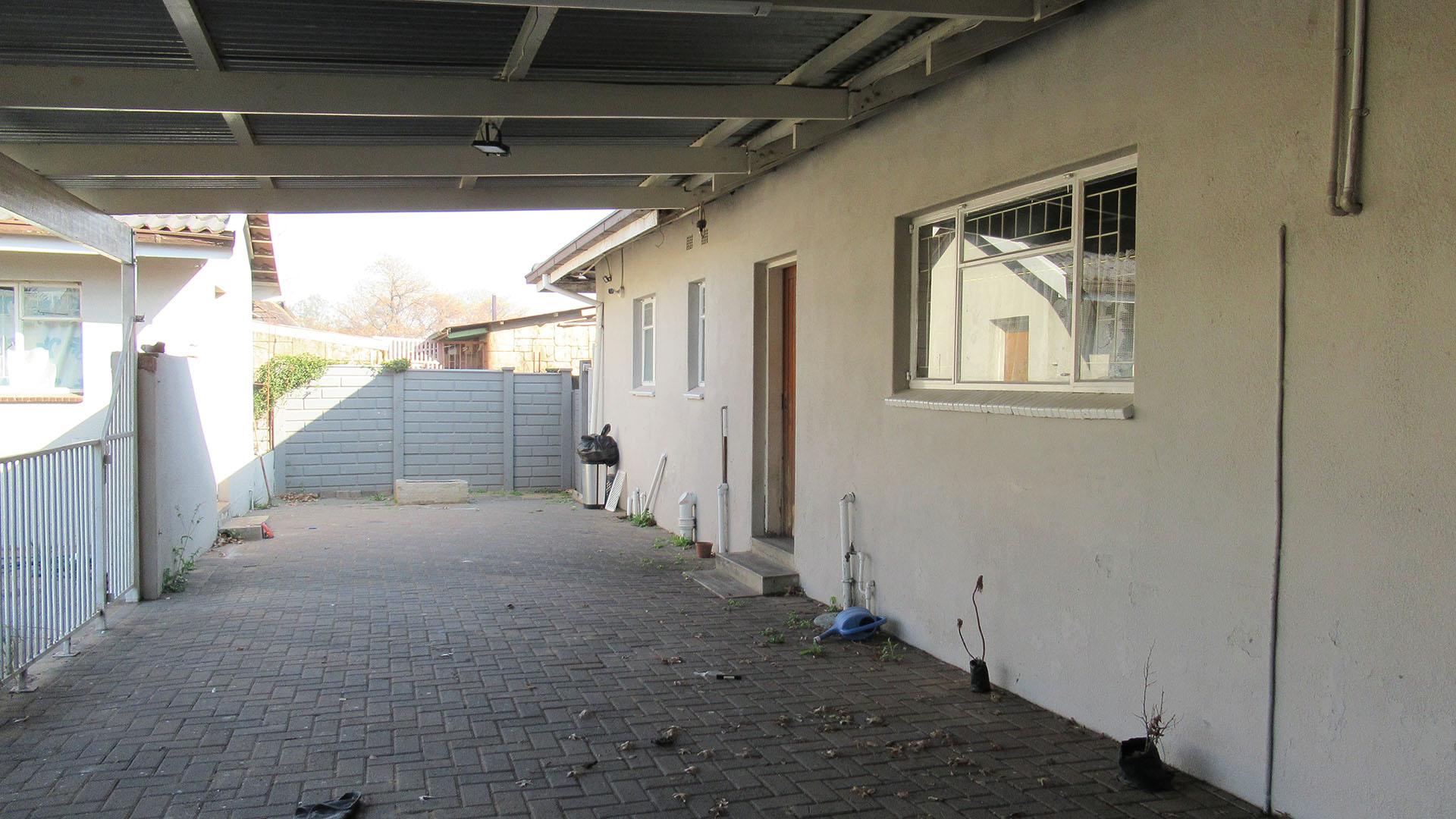 Patio - 47 square meters of property in Sasolburg