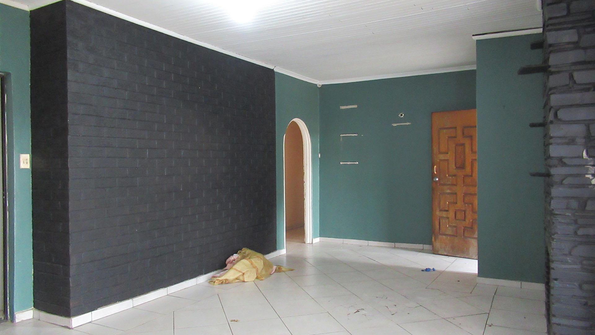 Lounges - 69 square meters of property in Sasolburg