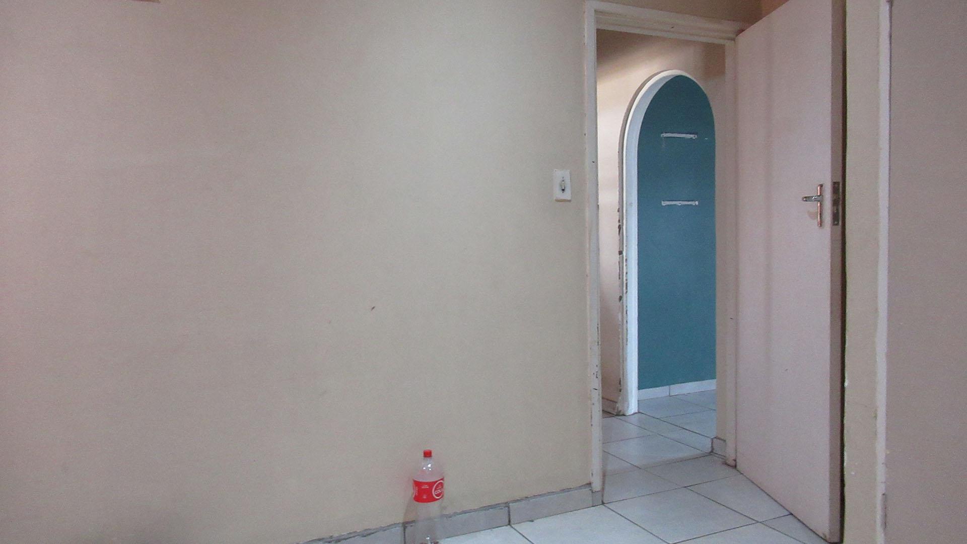 Bed Room 1 - 16 square meters of property in Sasolburg