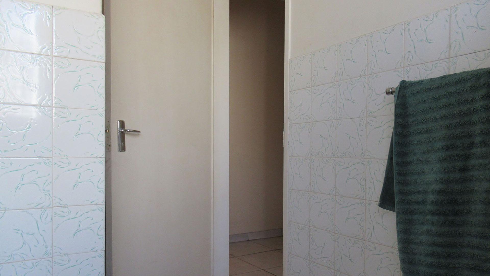 Bathroom 2 - 7 square meters of property in Sasolburg