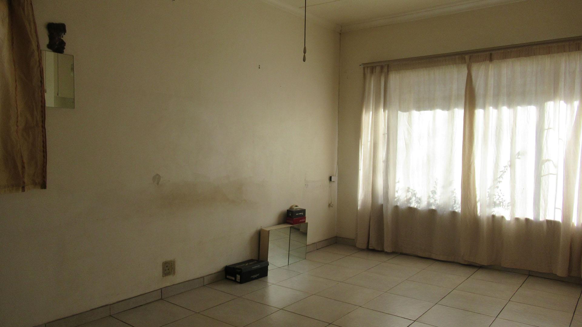 Main Bedroom - 20 square meters of property in Sasolburg